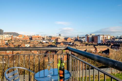 Belfast Penthouse & Apartments by Ultra Urban - image 2