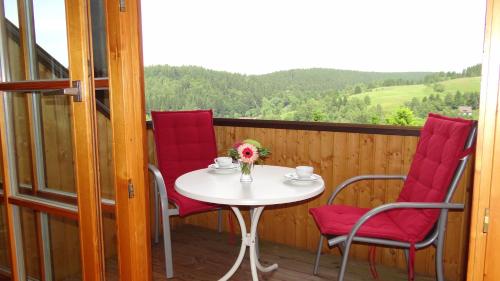 One-Bedroom Apartment with Mountain View