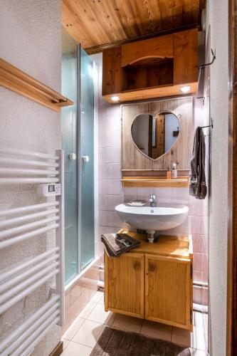 阿尔皮纳俱乐部酒店 - 查姆陪格尼-烯瓦努瓦斯