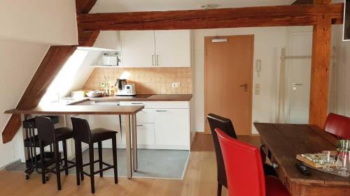 virtuve, Apartment Pegnitzmühle mit Pegnitzinsel (Apartment Pegnitzmuhle mit Pegnitzinsel) in Vorra (Bavaria)
