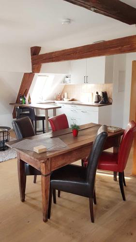 virtuve, Apartment Pegnitzmühle mit Pegnitzinsel (Apartment Pegnitzmuhle mit Pegnitzinsel) in Vorra (Bavaria)