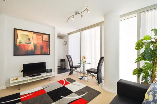 Milton Keynes Hub - Prime location, free underground parking