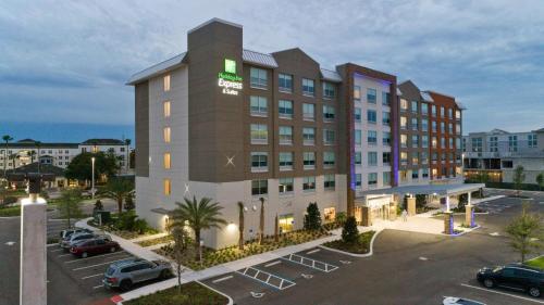 Holiday Inn Express & Suites Orlando- Lake Buena Vista, an IHG Hotel