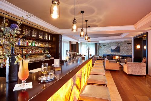 bar/salon, Hotel am Badersee in Grainau City Center