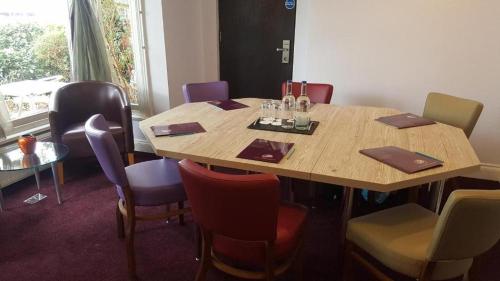 Business center, Queensgate Hotel in Peterborough