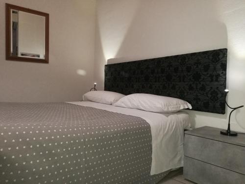 1 queen bed, 1 twin bed