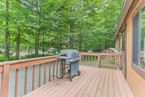 Cozy Arrowhead Lake Cottage with Fireplace! - image 3