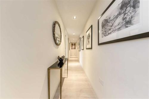 Captivating 4-bed Apartment In London, , London