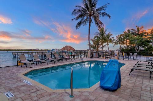 Hutchinson Island Plaza Hotel & Suites