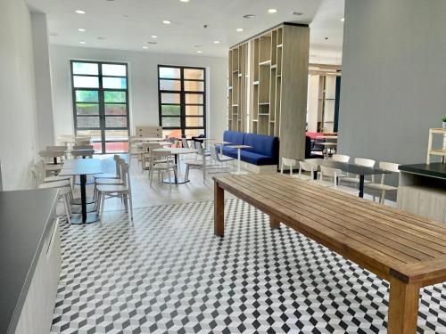 Holiday Inn Express Ciudad de las Ciencias an IHG Hotel - image 4