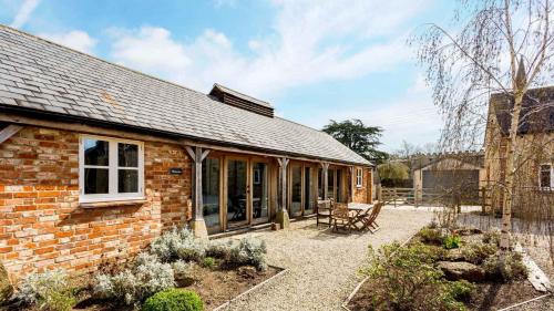 Bright Cotswolds Home Near Littleworth