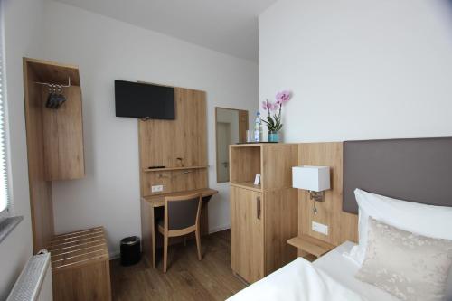 Hotel Adler 1.9km von Untereisesheim entfernt