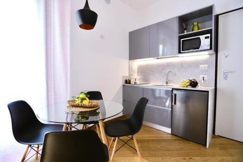 Palazzina B - Contemporary Studio - image 11