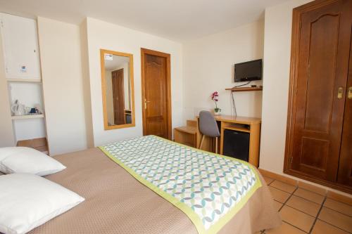 Hostal El Gallo - image 12