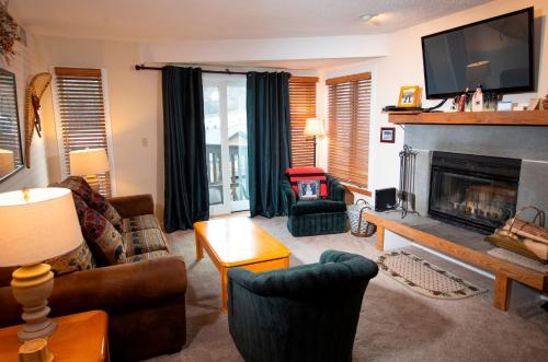 B&B Ludlow - Mountain Lodge at Okemo-1Br Fireplace & Updated Kitchen condo - Bed and Breakfast Ludlow