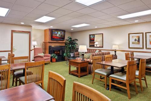 Restaurant, Country Inn & Suites by Radisson, Peoria North, IL in Peoria (IL)