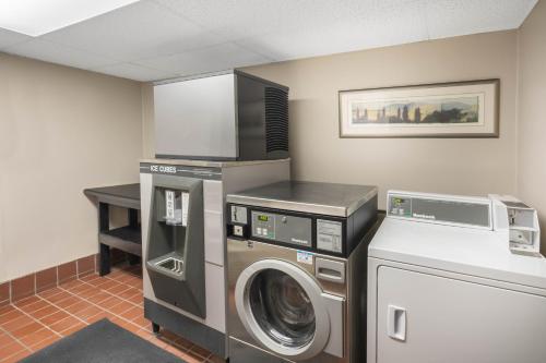 Baymont by Wyndham Murfreesboro - image 3