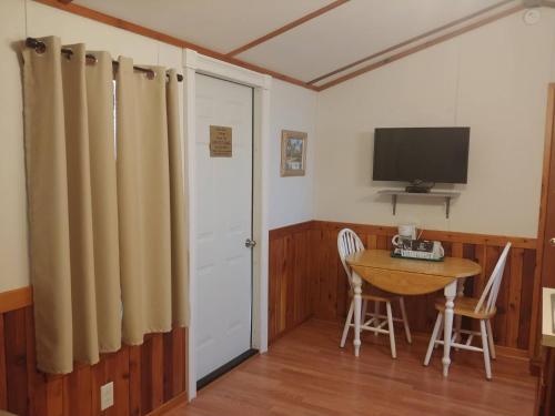 Half Duplex Themed Cabins