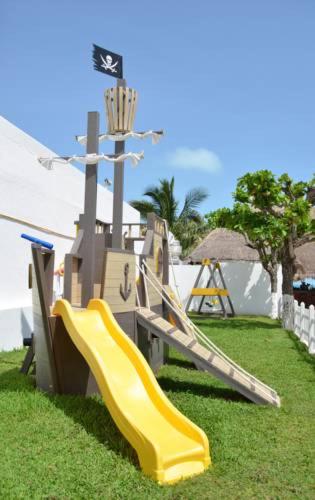 Cancun Top Rated beach 2 bedroom Condo at Beach Scape Kinha