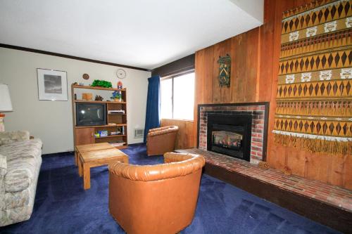 Mammoth Ski & Racquet Club #129 - image 3