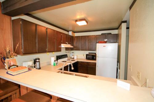 Mammoth Ski & Racquet Club #129 - image 5