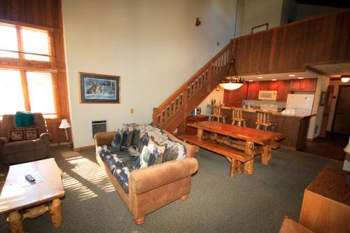 Mountainback #63, Loft, Den