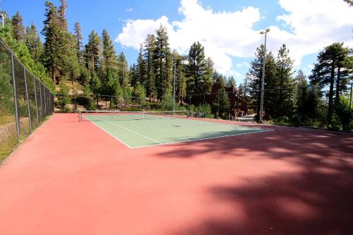 Mammoth Ski & Racquet Club #84 - image 6