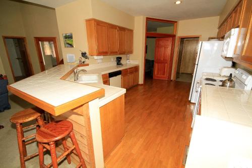 Snowcreek IV #521 - image 3