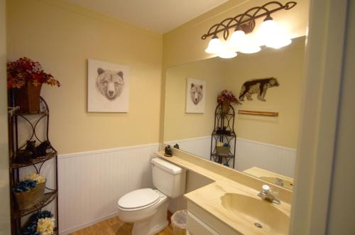Mammoth Ski & Racquet Club #009 - image 2