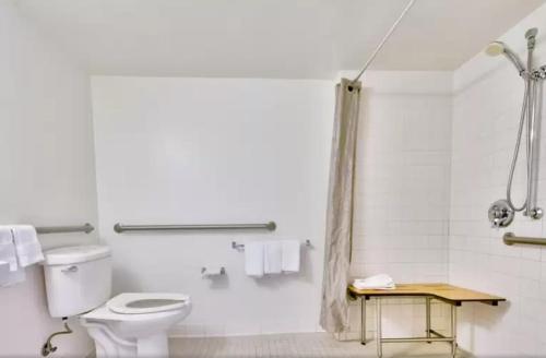 Motel 6 Dallas, TX - Fair Park - 화장실
