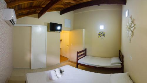 1 double bed, 1 twin bed