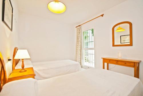 Apartamentos Llevant - image 11