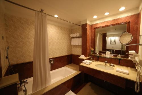 room detail thumbnail 2