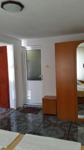 One-Bedroom Suite image 6
