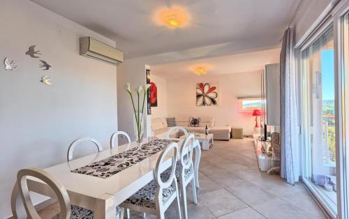 Luxury Apartment Black&White with Pool - main image