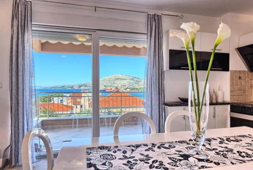 Luxury Apartment Black&White with Pool - image 4