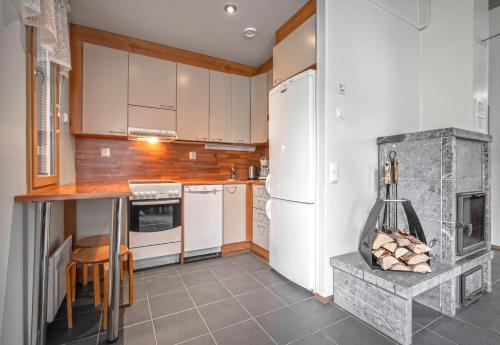 3 bedrooms, 7 beds