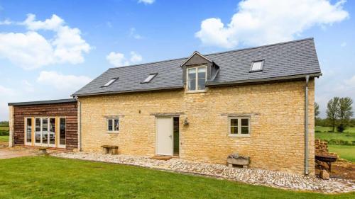 Deluxe Cotswolds Barn Conversion Near Faringdon