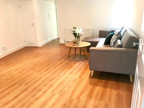 Spacious 2 bed 2 bath - Bavaria apartment