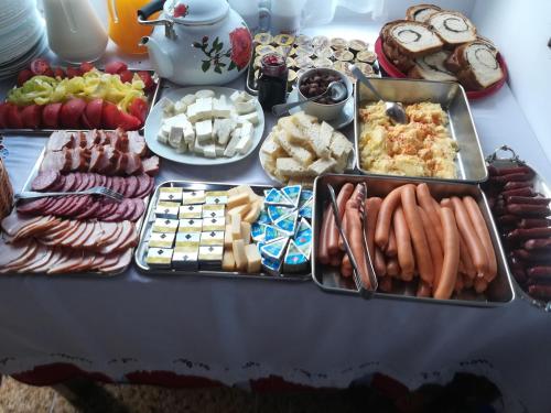 Ēdiens un dzērieni, Tünde Vendégház (Tunde Vendeghaz) in Viştea