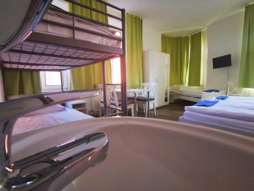 City Hostel - image 9