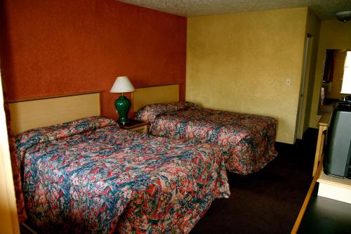 2 queen beds