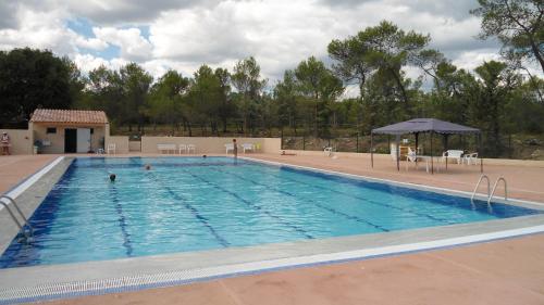 Peldbaseins, Bungalow Claret in Vacquieres