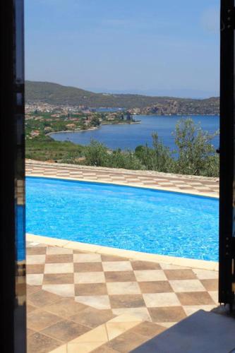 Luxury Villa with Pool overlooking a Majestic View