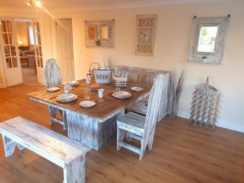 Sherwood Bungalow 3 Bedroom Entire Property