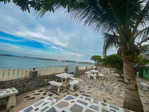 Rubtawan Sichang Resort