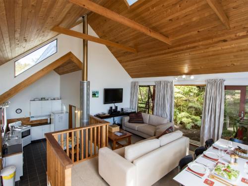 Kanuka House - Kaiteriteri Holiday Home