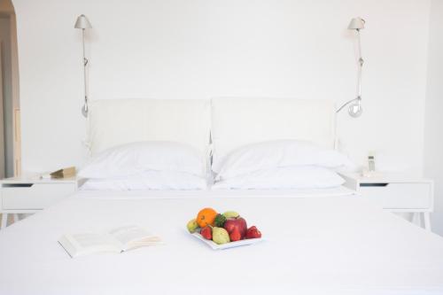 Lilium Santorini Villa - image 3