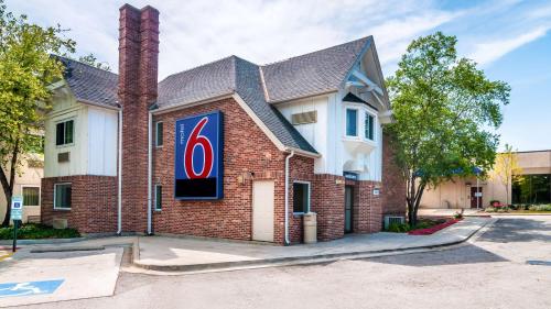 Motel 6-Arlington Heights, IL - Chicago North Central in Arlington Heights, USA