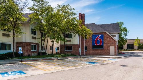 Motel 6-Arlington Heights, IL - Chicago North Central in Arlington Heights, USA